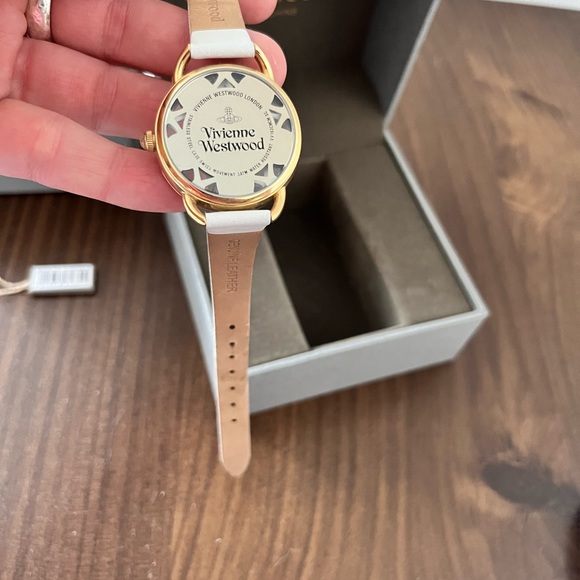 Vivienne Westwood watch, white strap, new condition - Picture 5 of 6
